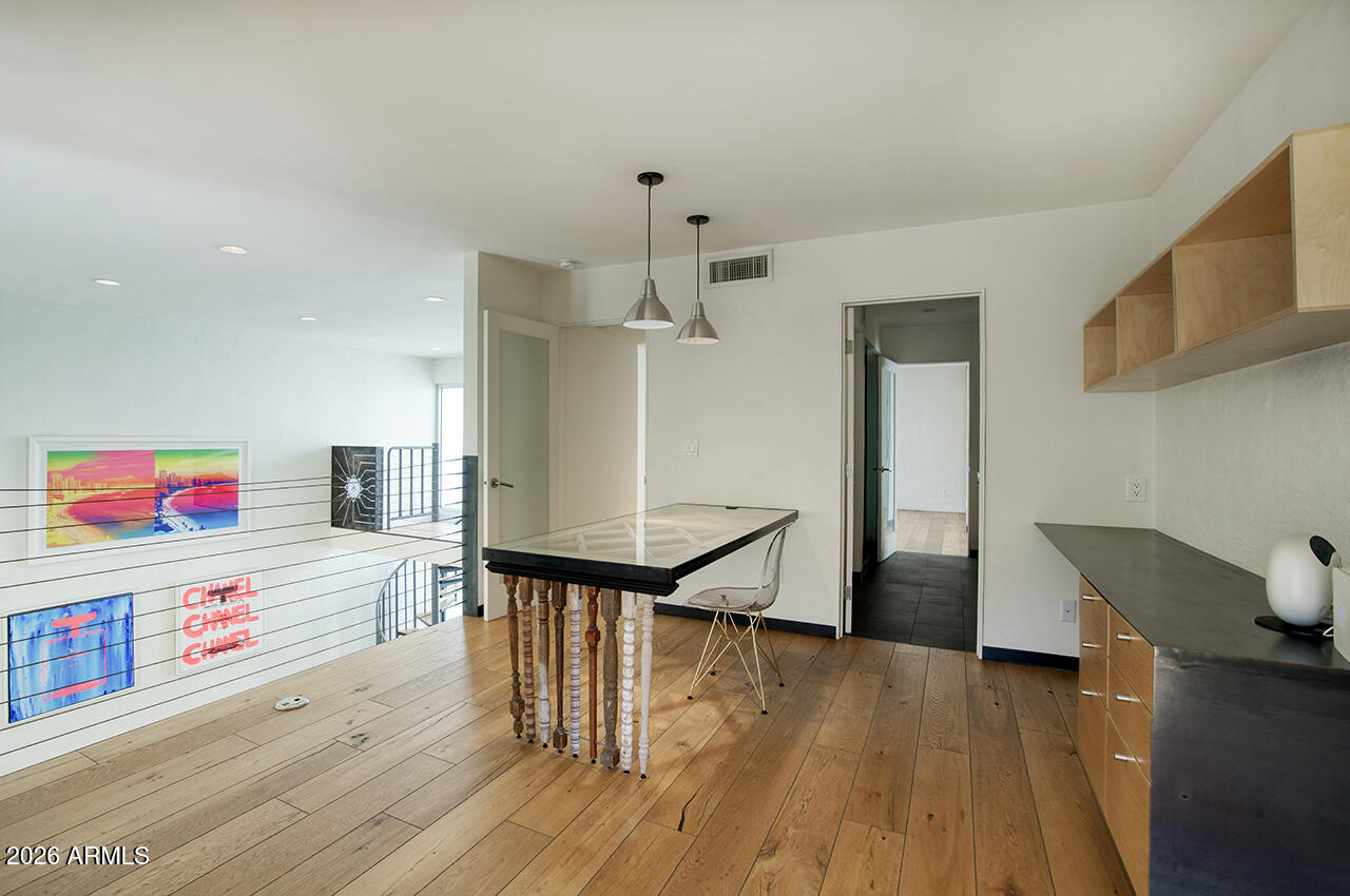 3261 E CAMELBACK Road