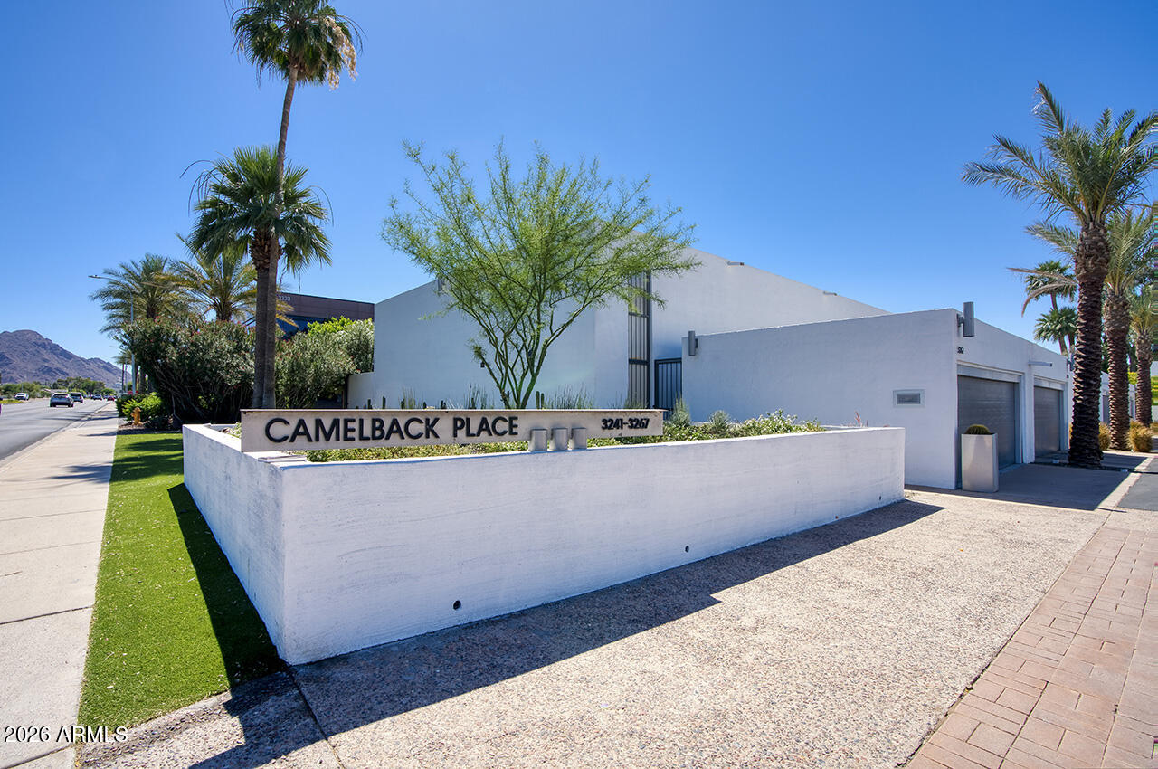 3261 E CAMELBACK Road