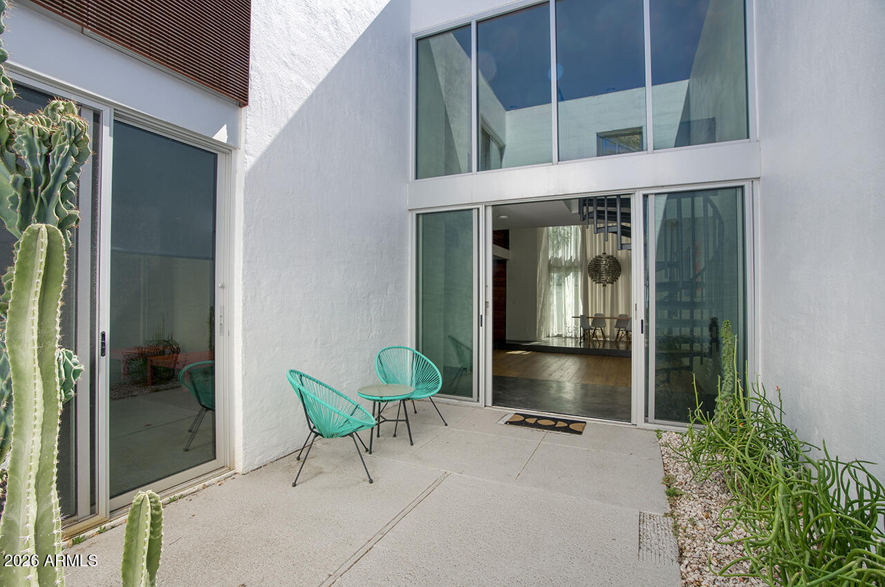 3261 E CAMELBACK Road