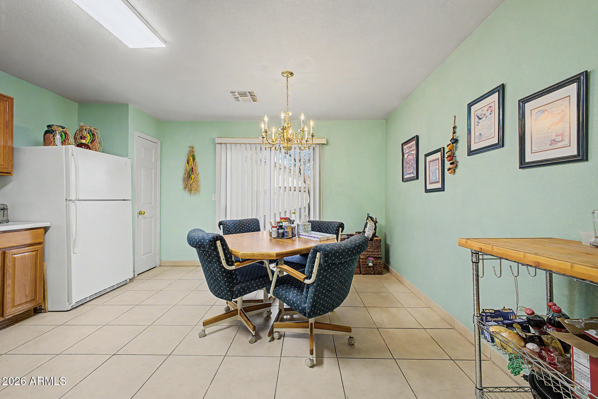 667 W KINGMAN Loop