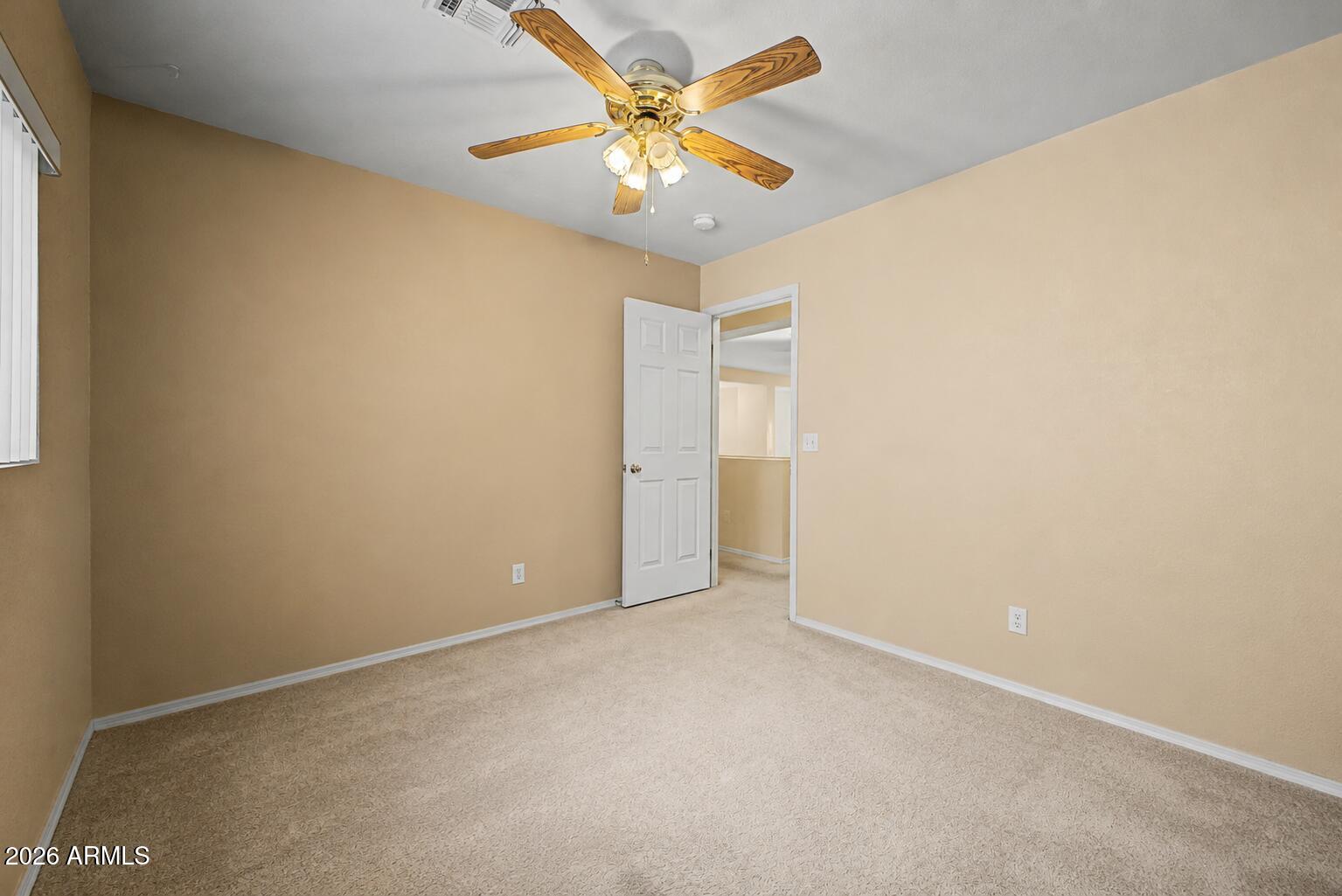 667 W KINGMAN Loop