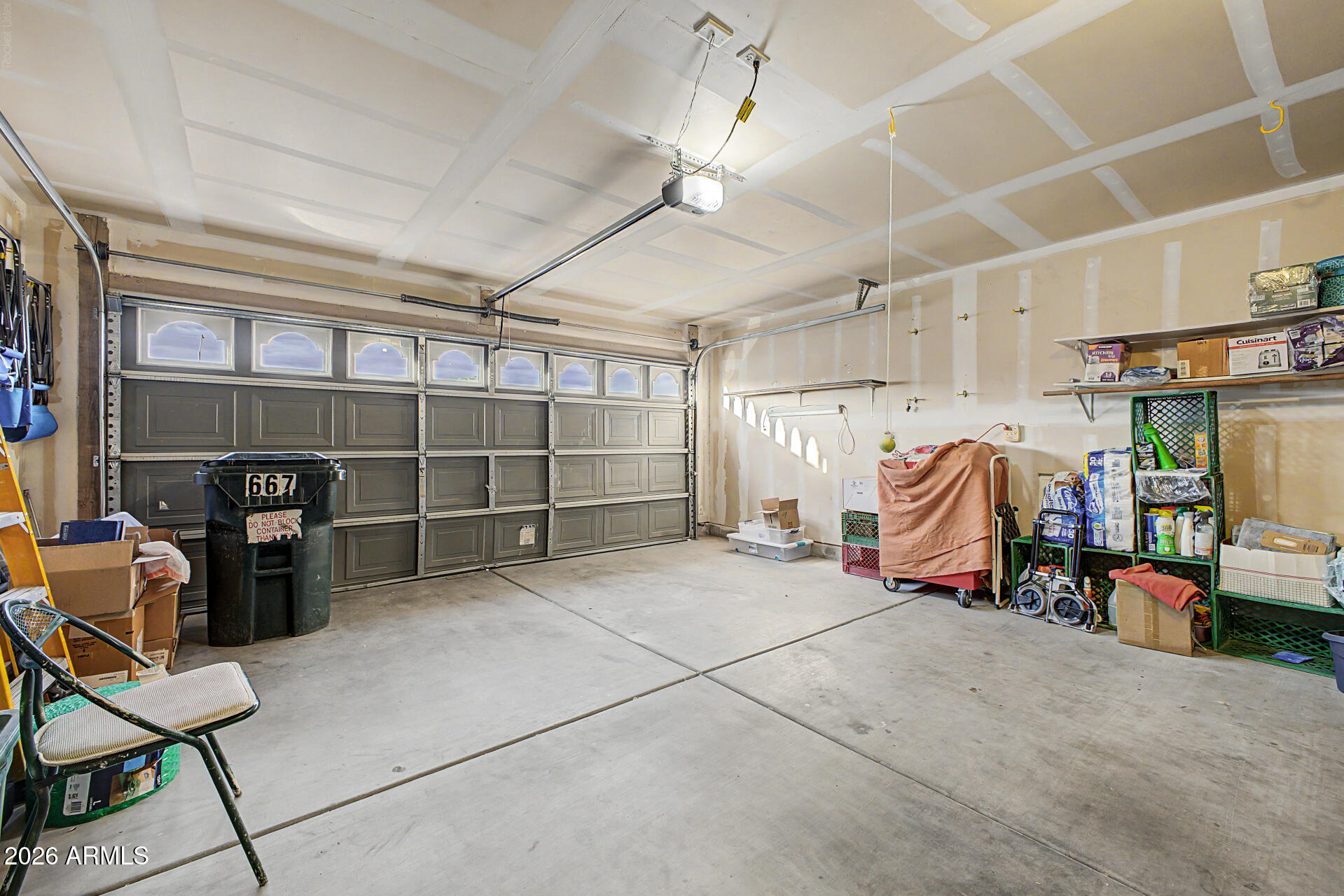 667 W KINGMAN Loop