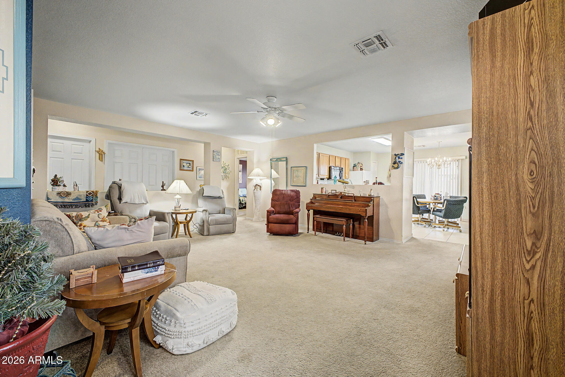 667 W KINGMAN Loop