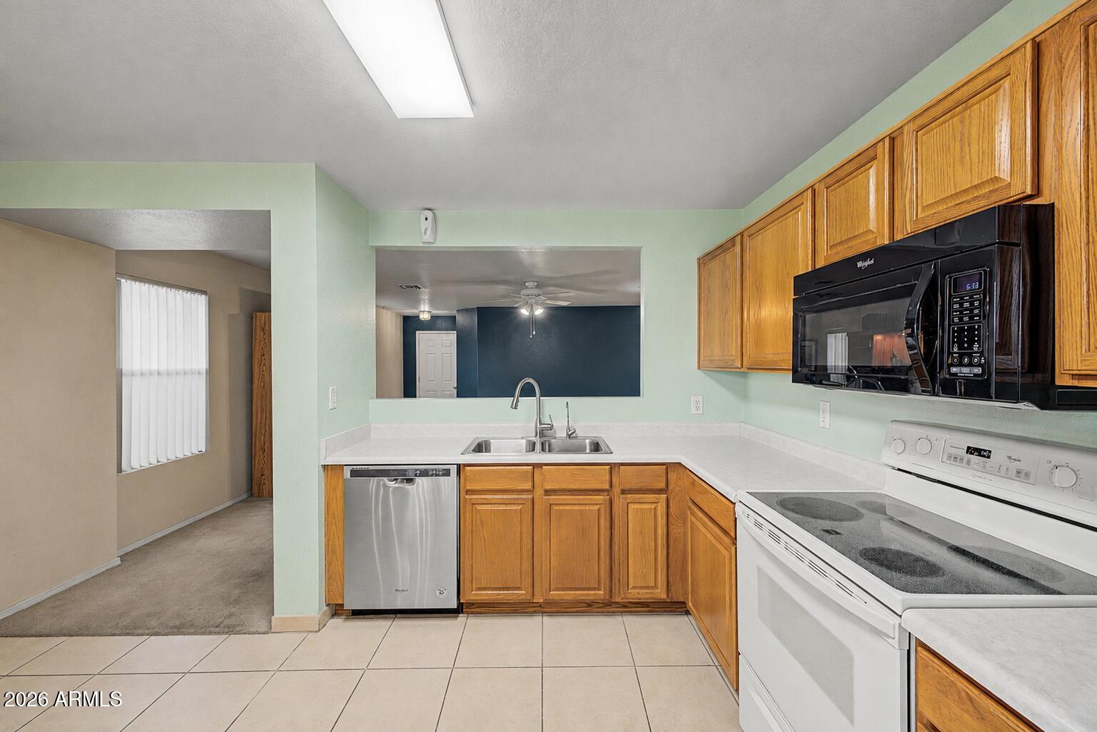 667 W KINGMAN Loop