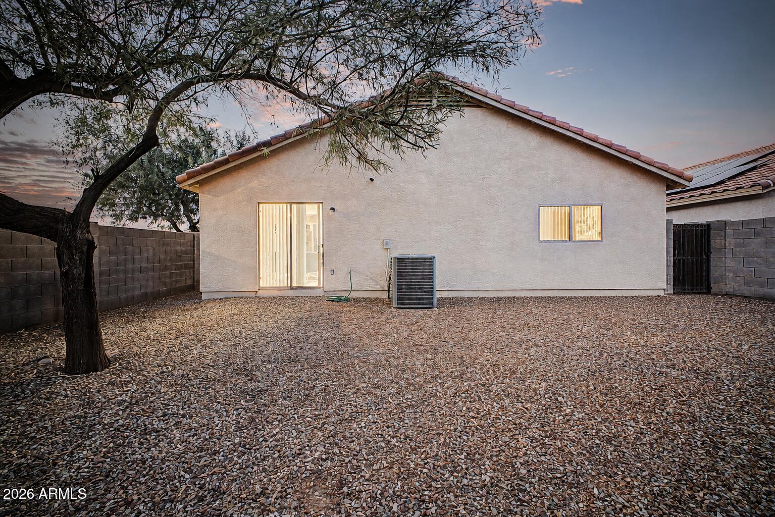 667 W KINGMAN Loop