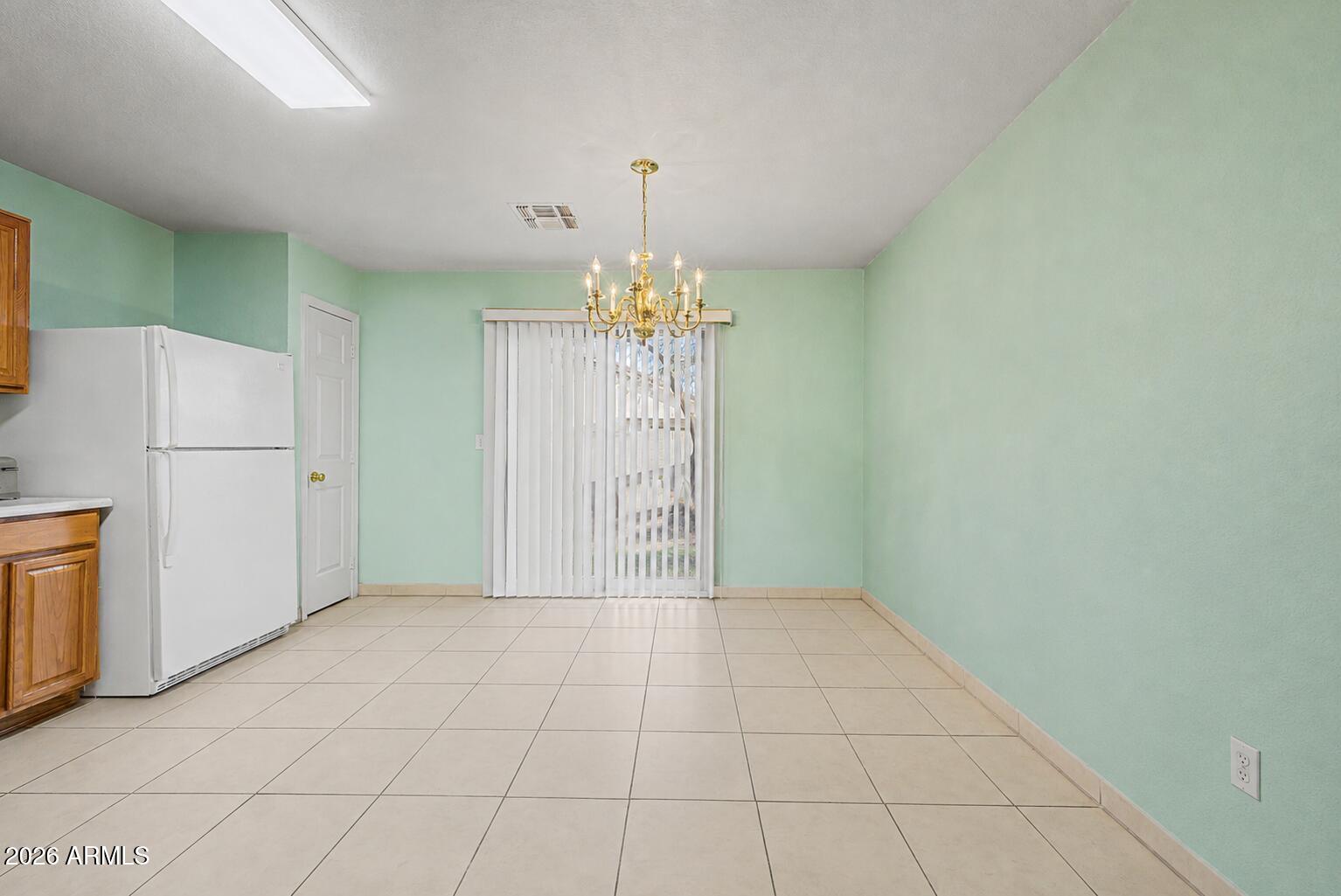 667 W KINGMAN Loop
