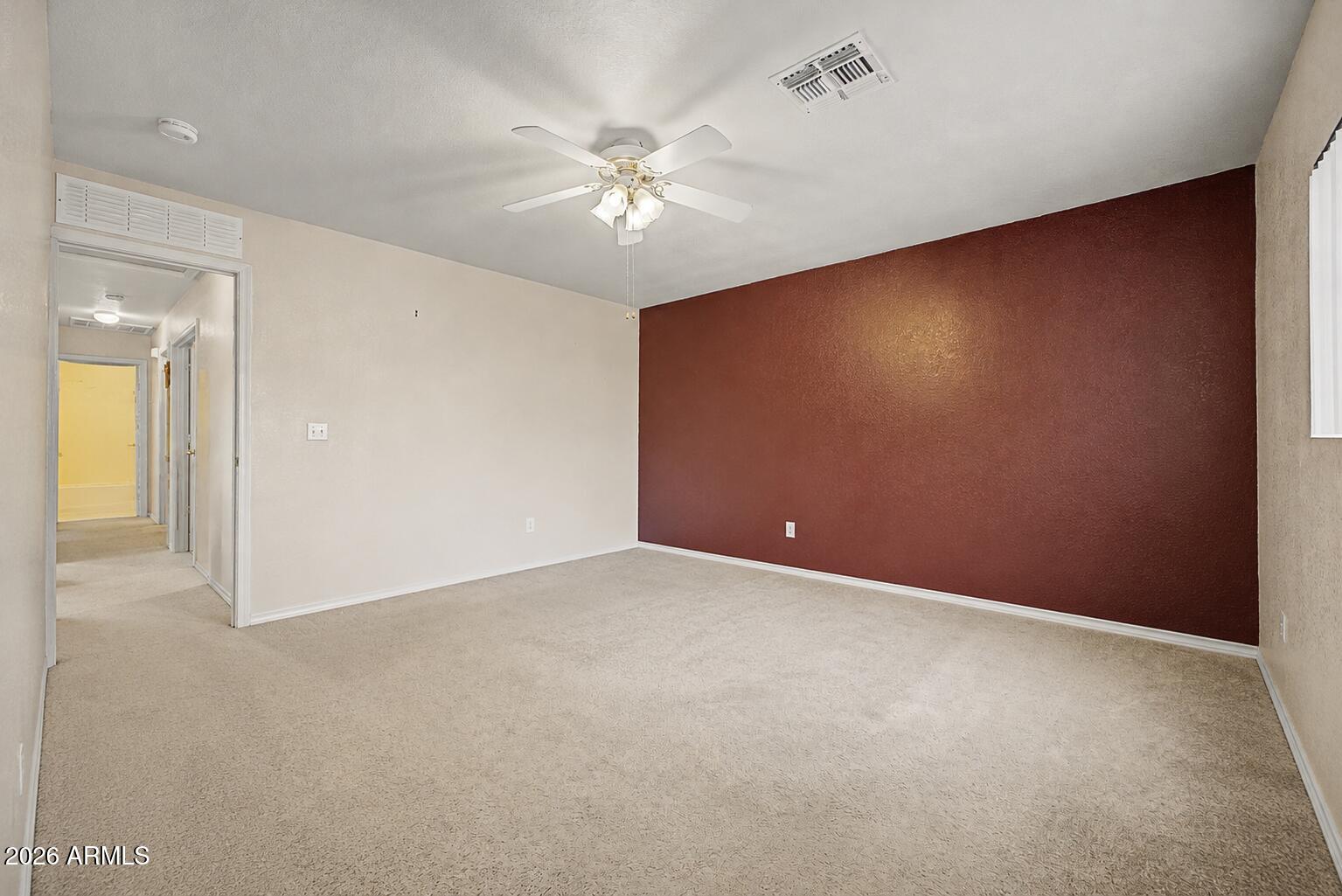 667 W KINGMAN Loop