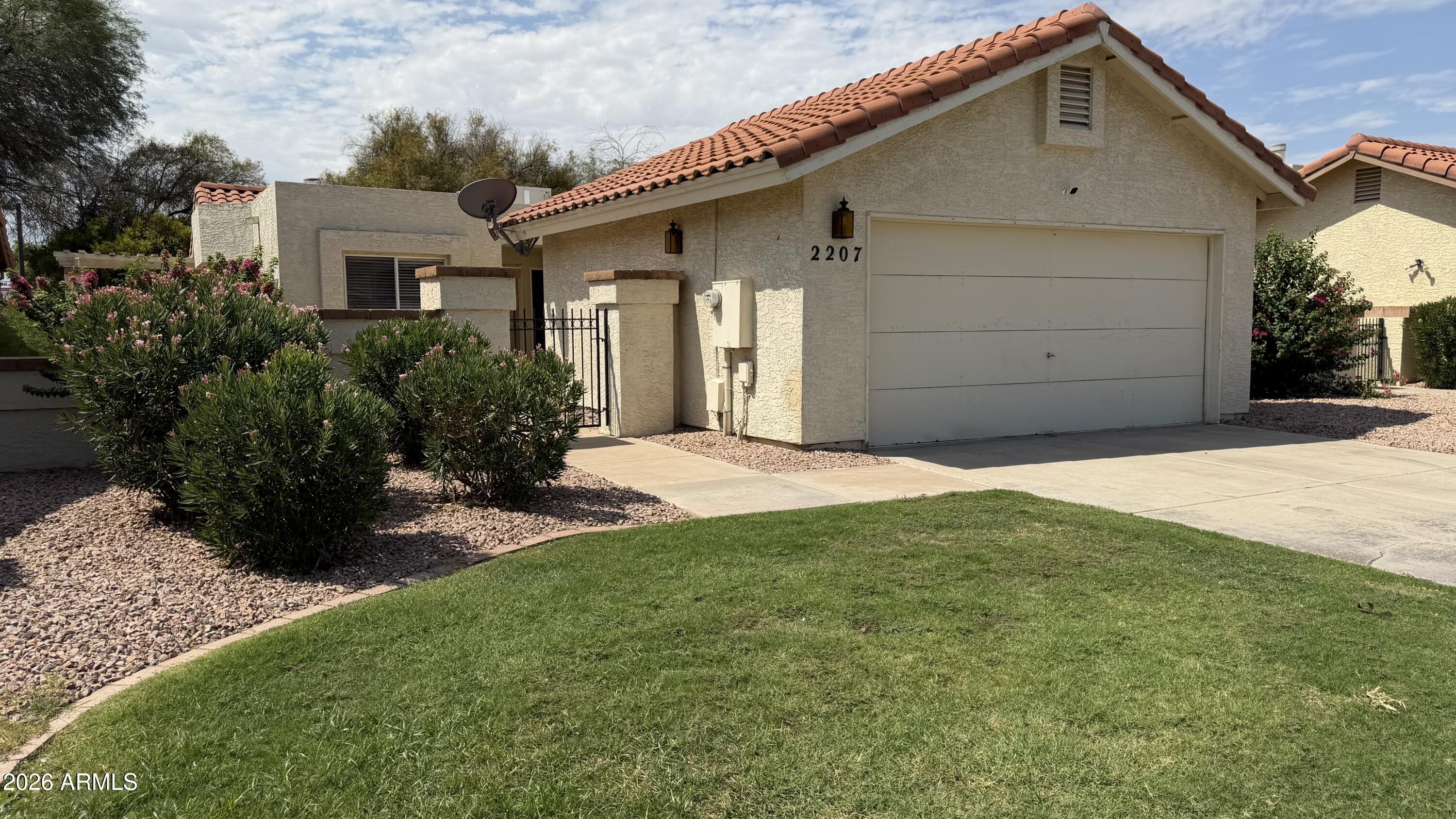 2207 W IRONWOOD Drive
