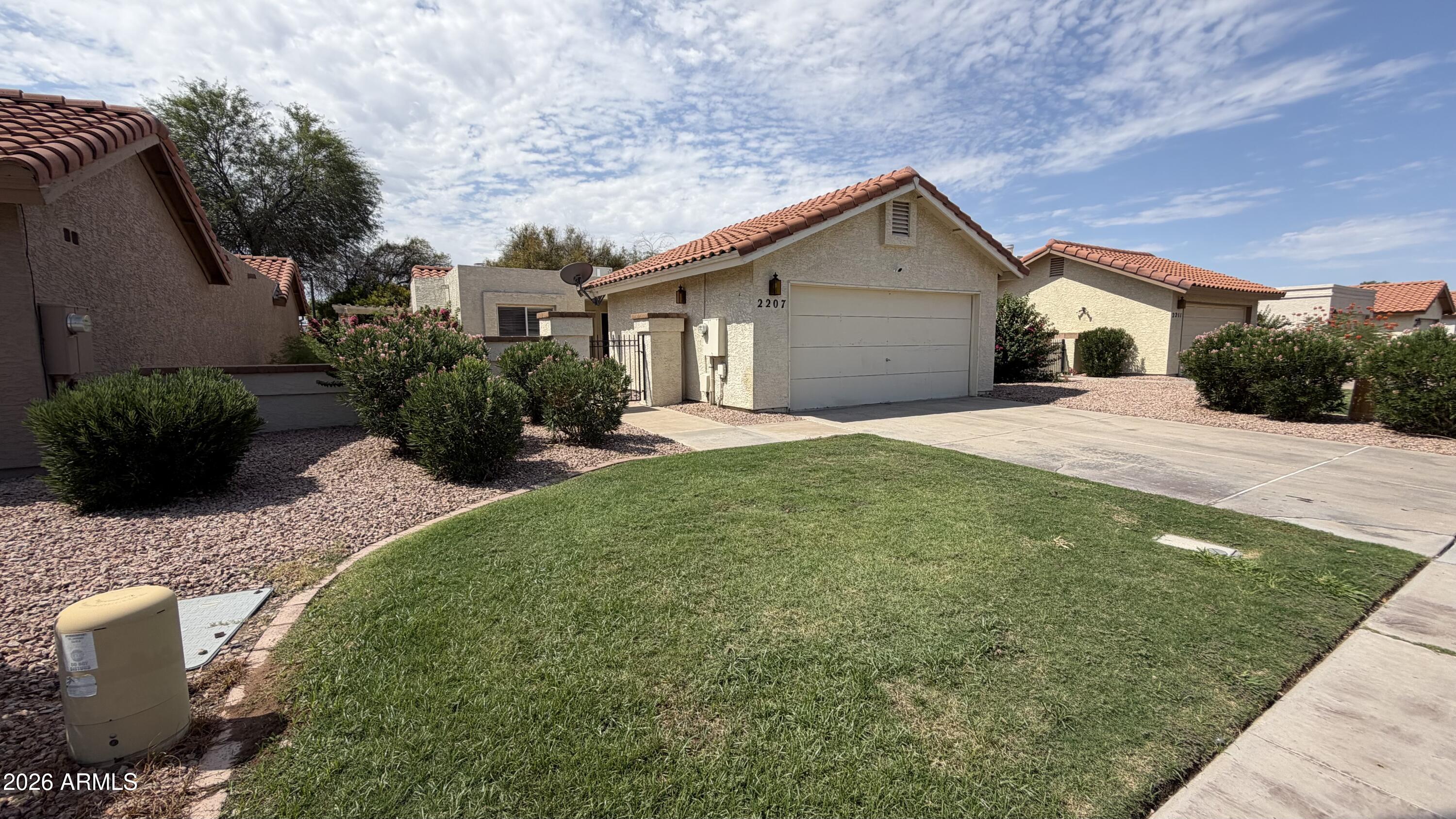 2207 W IRONWOOD Drive