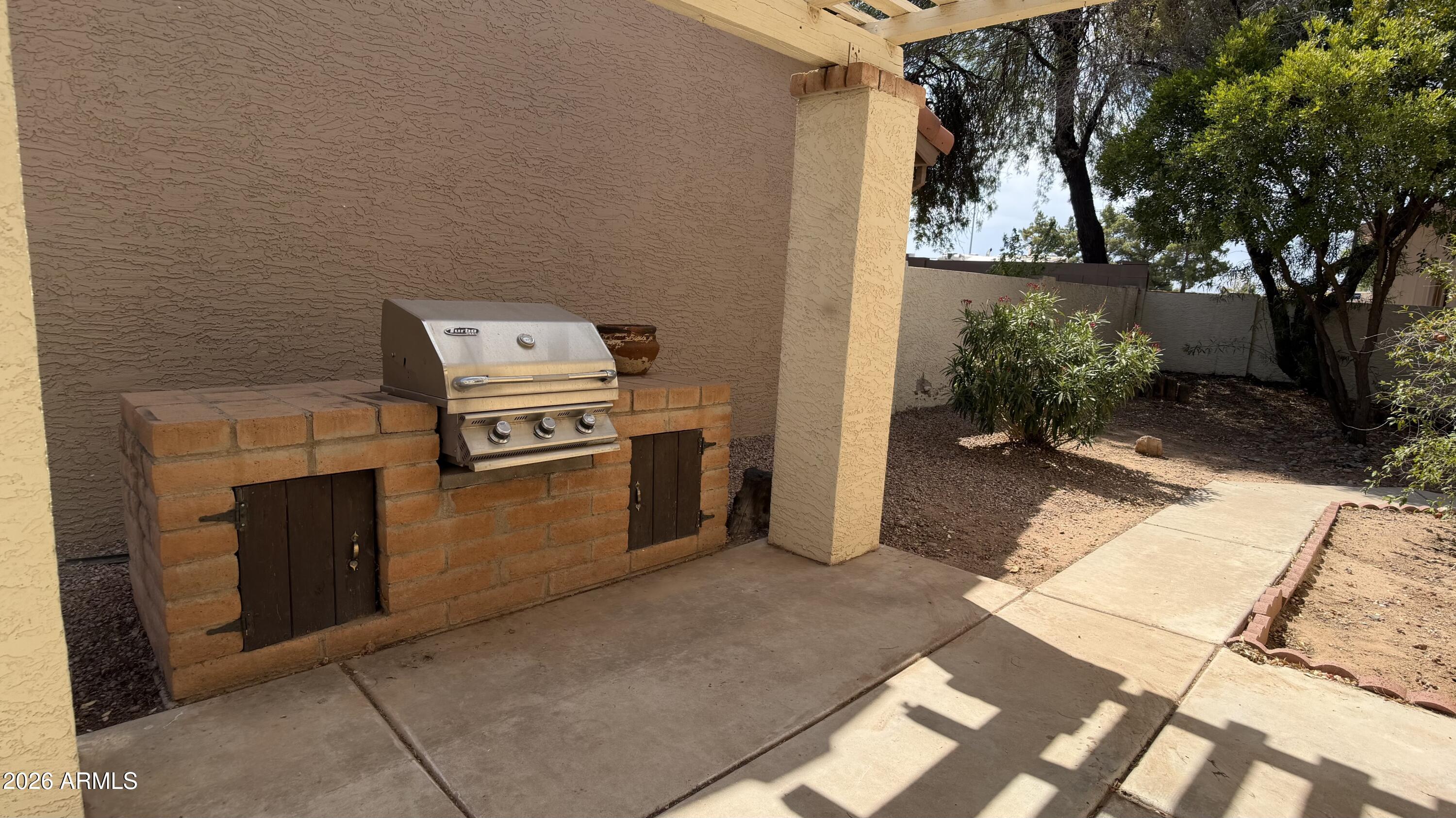 2207 W IRONWOOD Drive