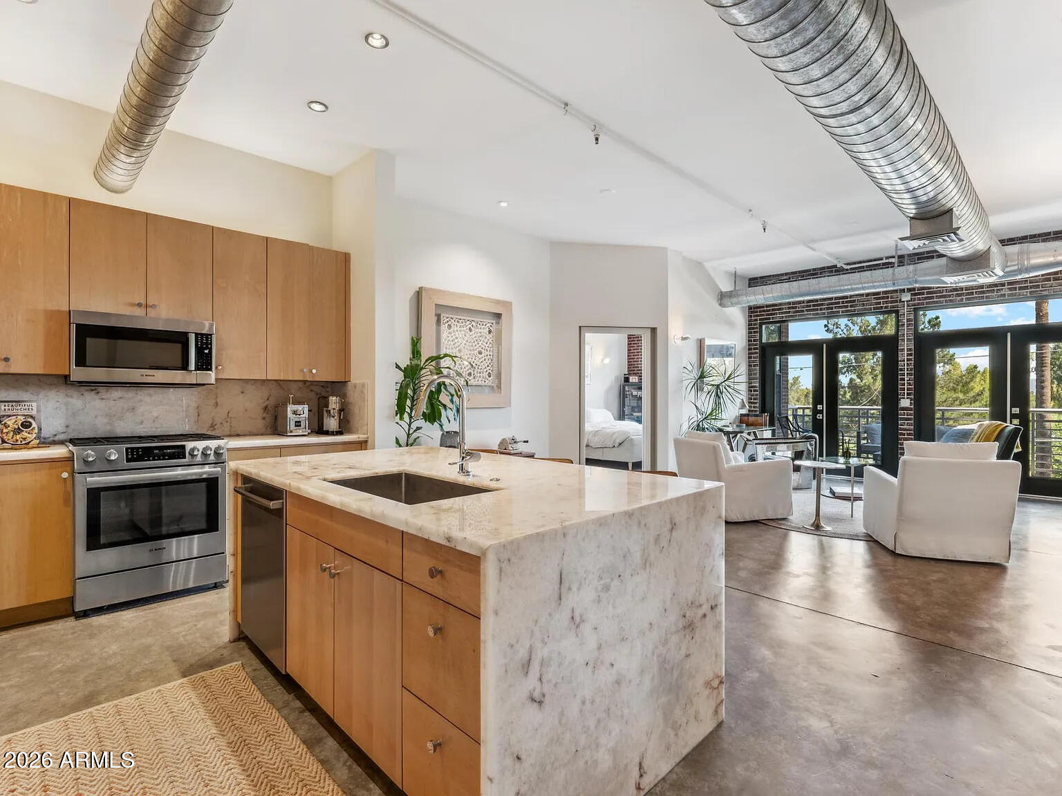 914 E OSBORN Road 303
