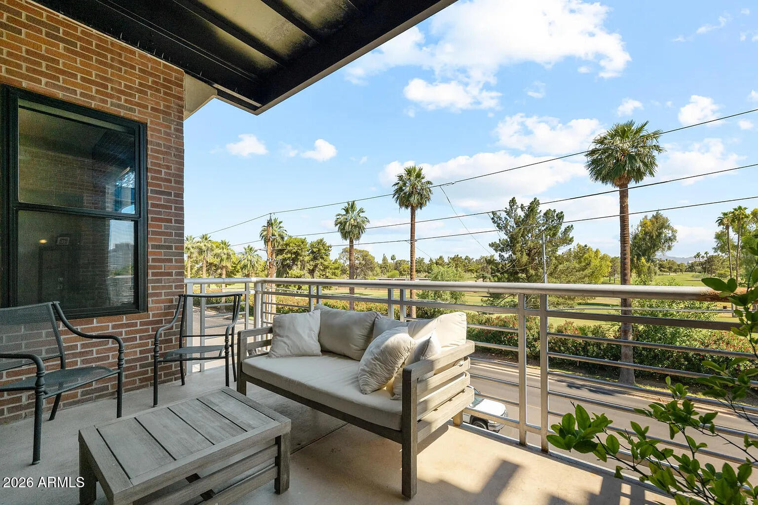 914 E OSBORN Road 303