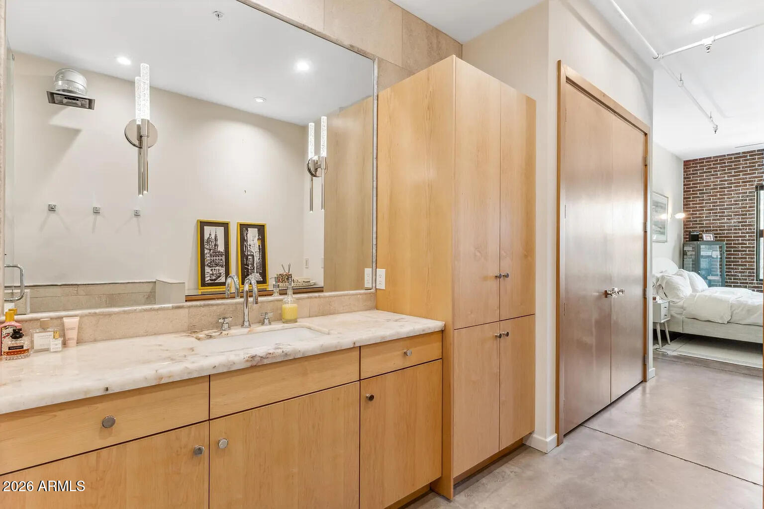 914 E OSBORN Road 303