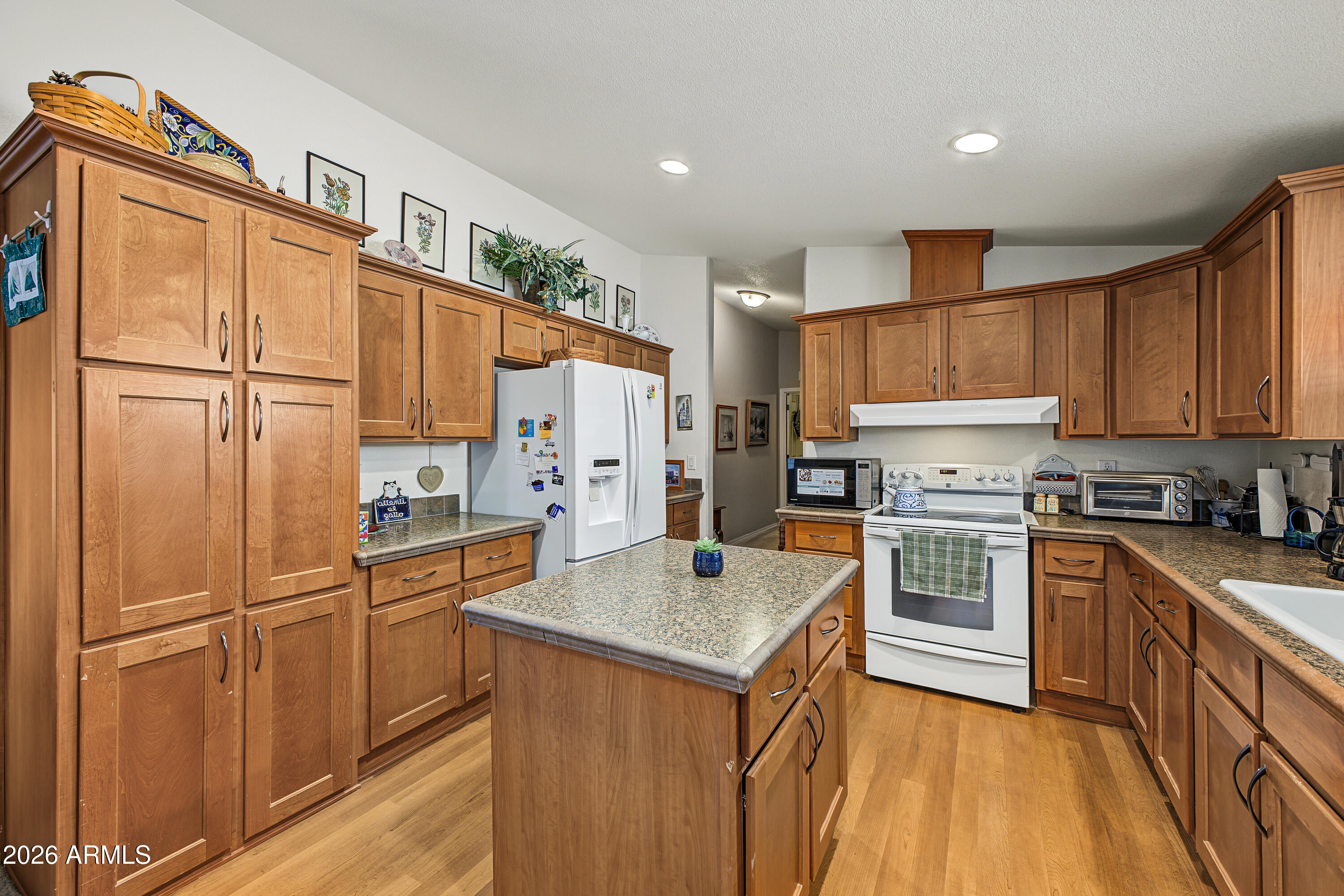 201 S GREENFIELD Road 264