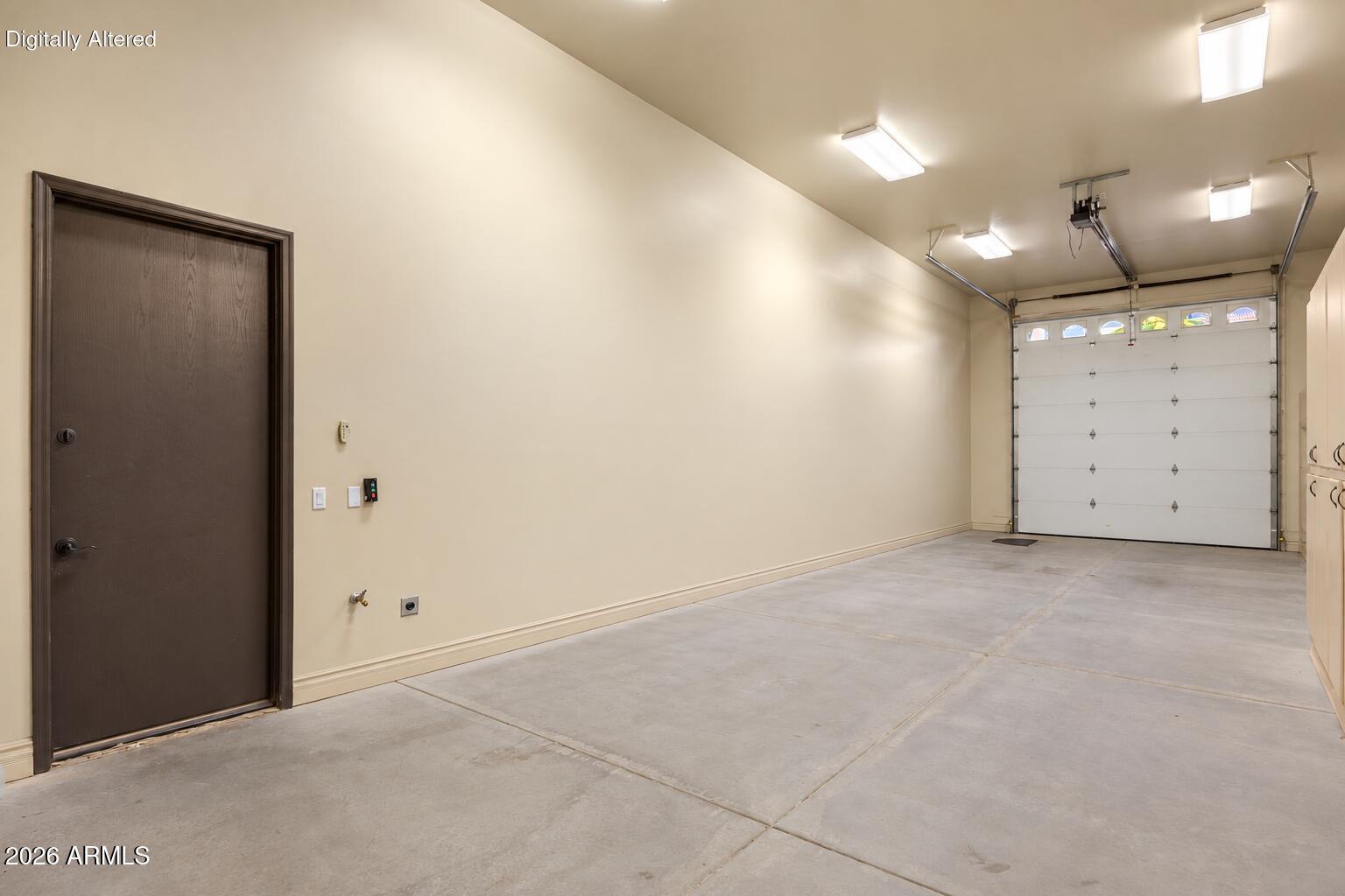 2109 E KERRY Lane