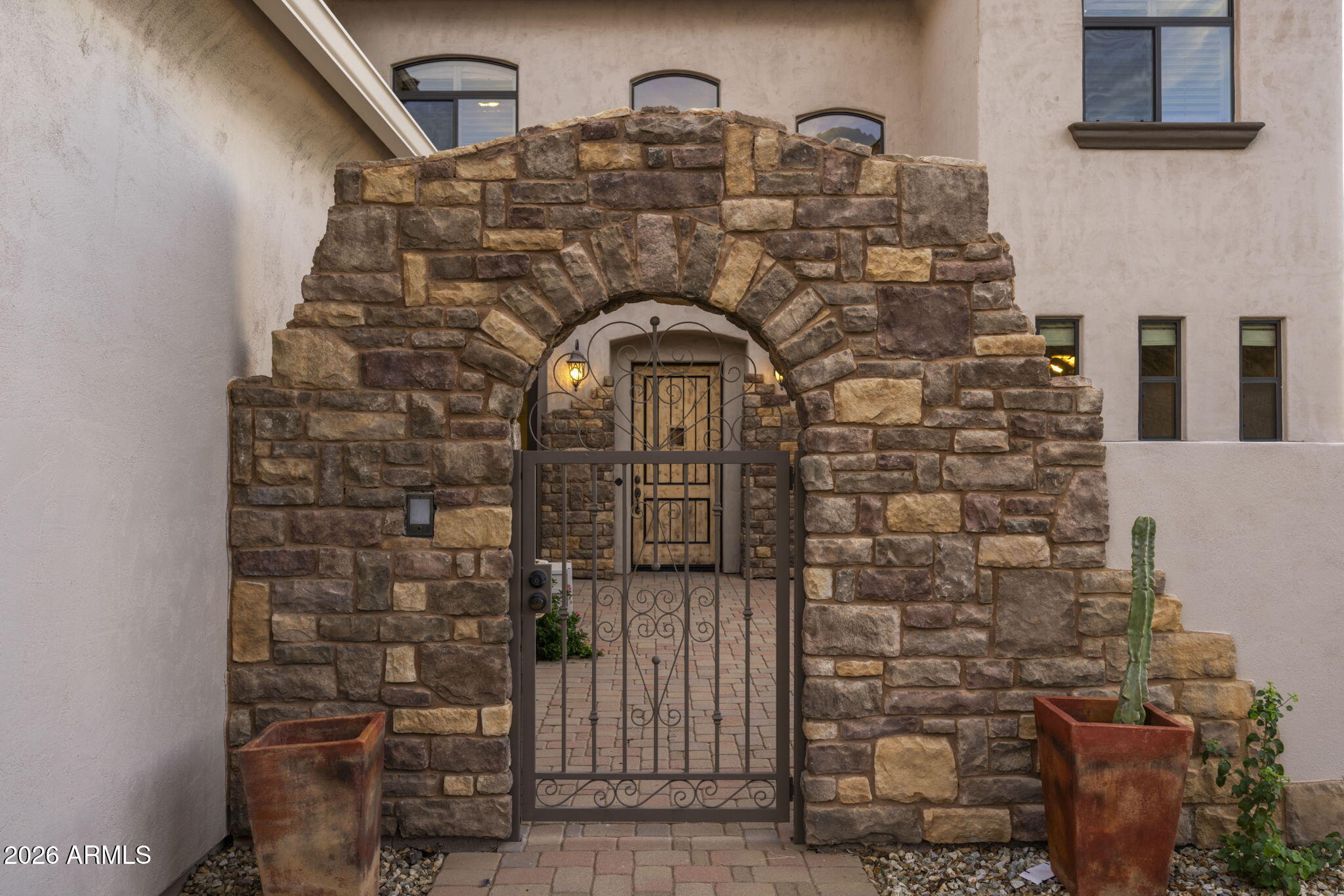 2109 E KERRY Lane