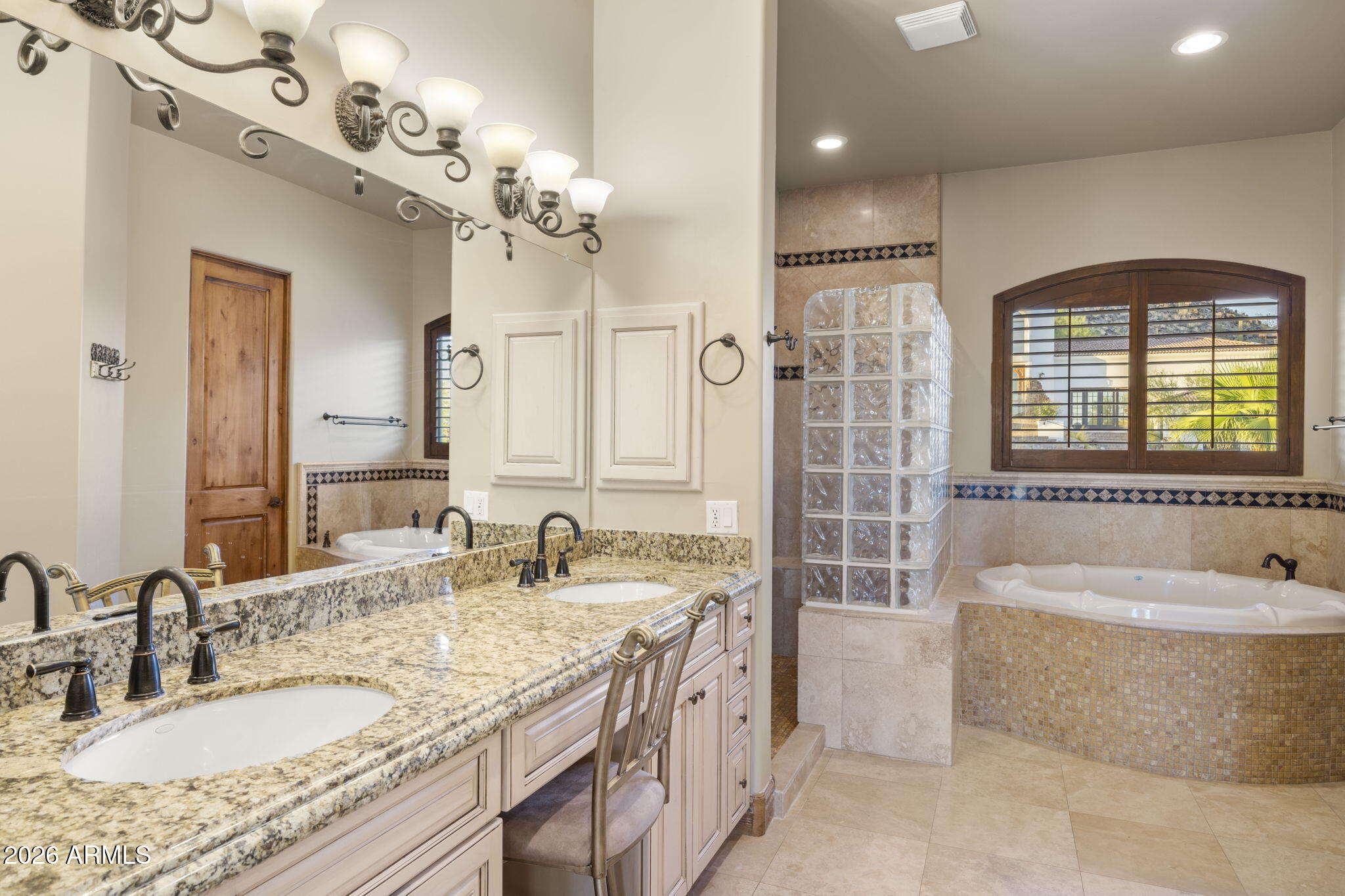 2109 E KERRY Lane