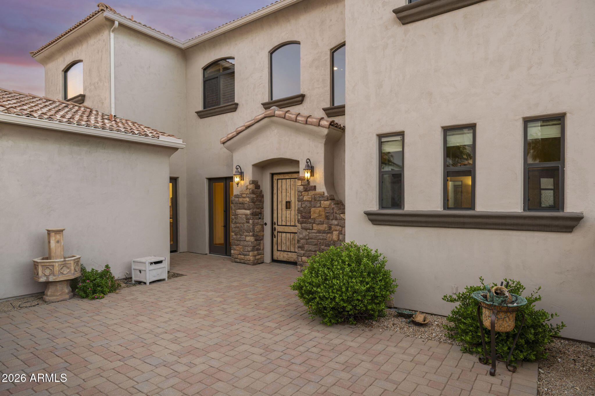 2109 E KERRY Lane