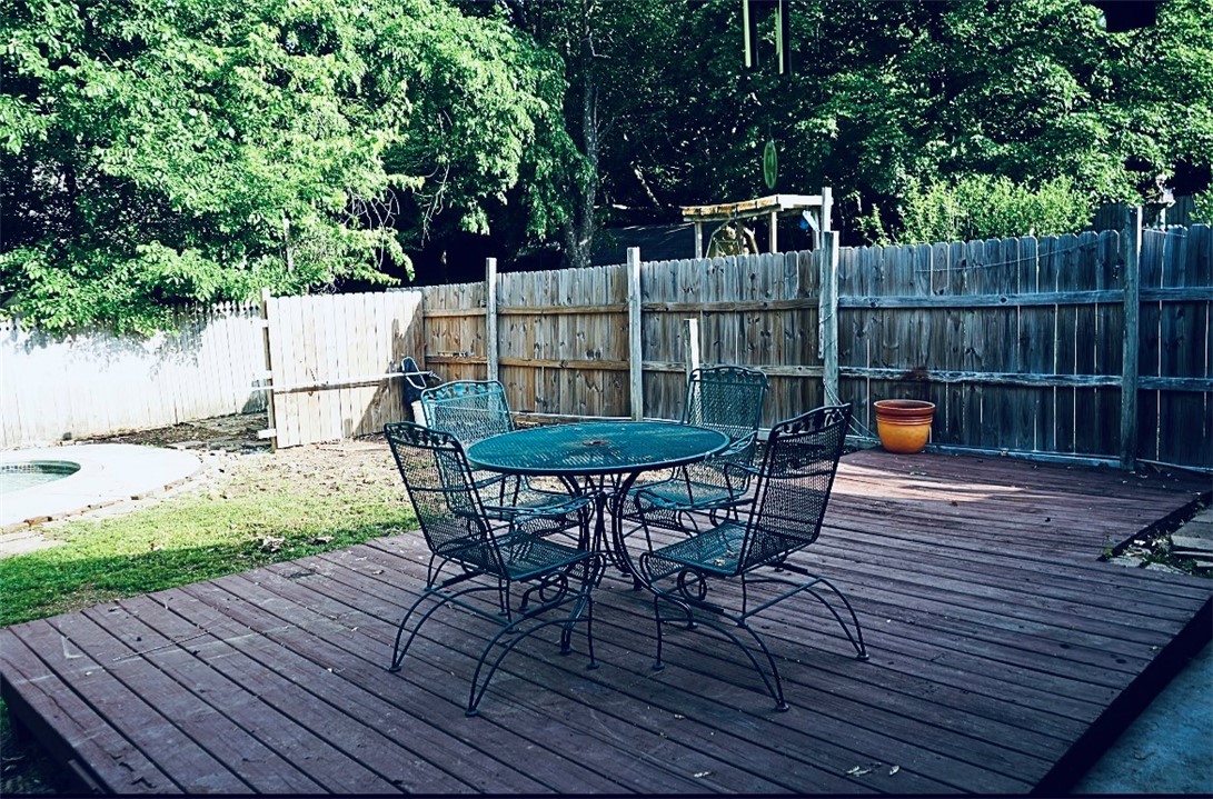 1211 N Mission Boulevard