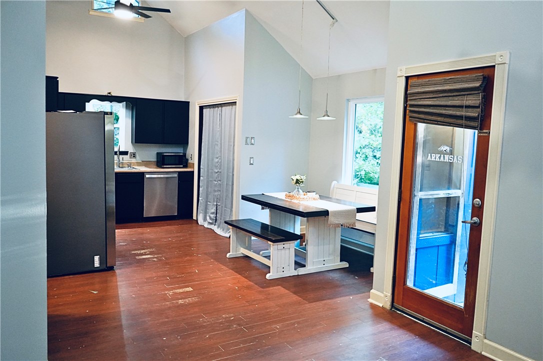 1211 N Mission Boulevard