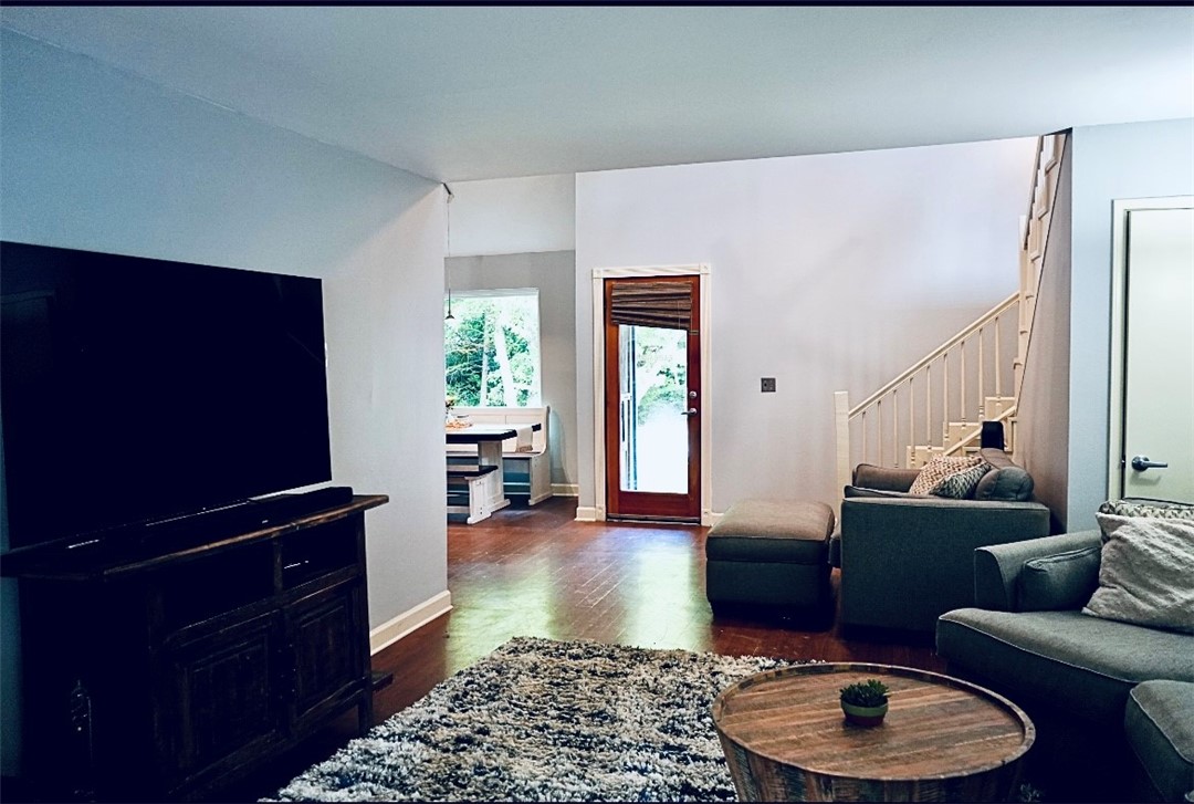 1211 N Mission Boulevard