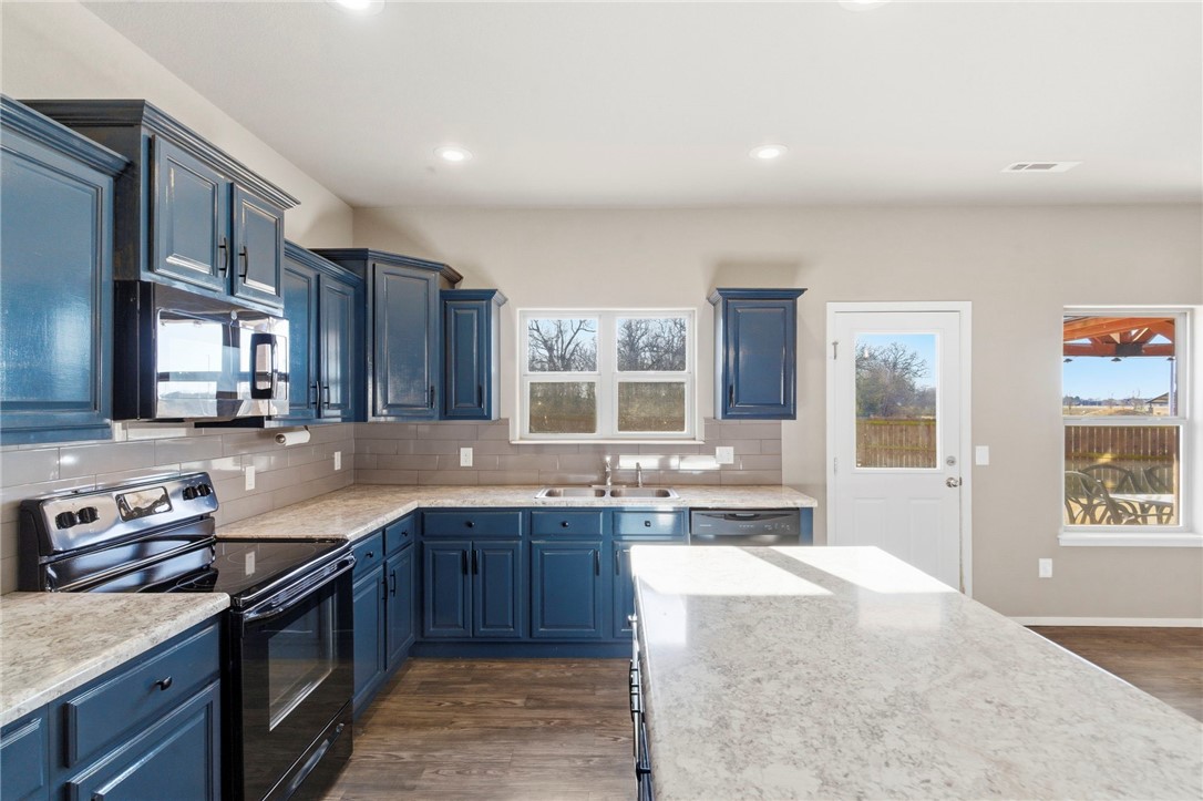 7233 Charlotte Avenue