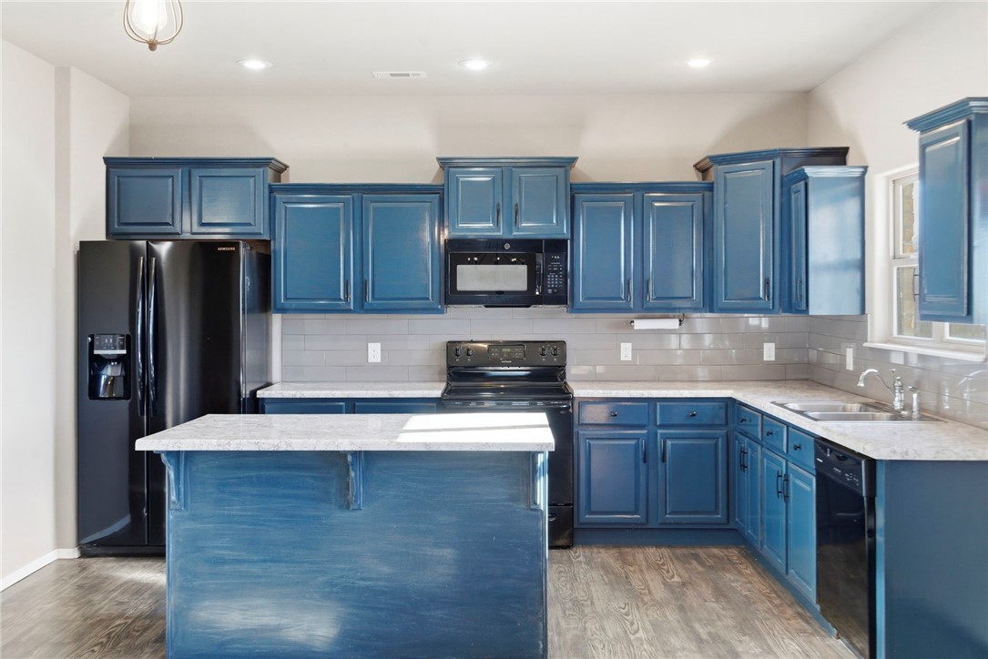 7233 Charlotte Avenue