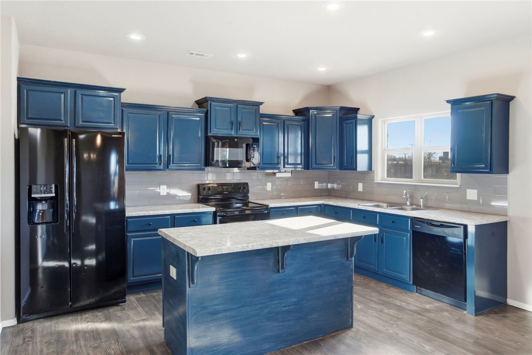 7233 Charlotte Avenue