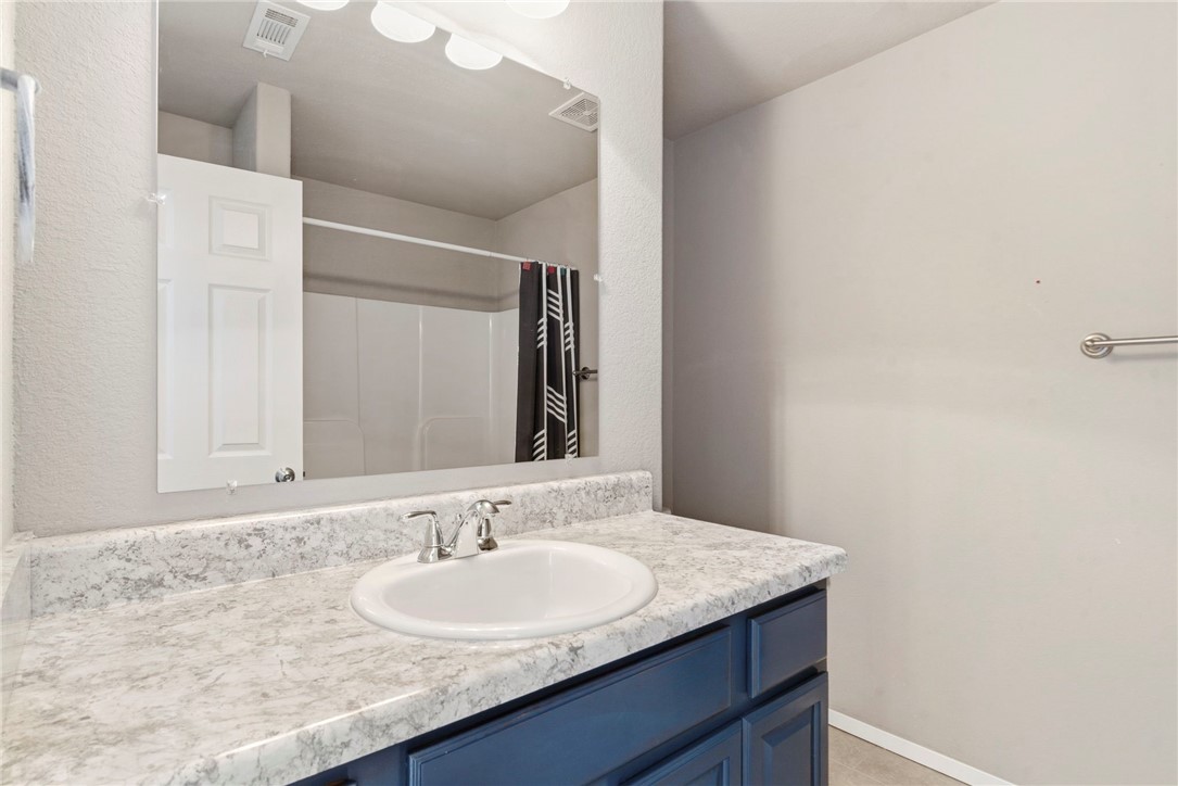 7233 Charlotte Avenue