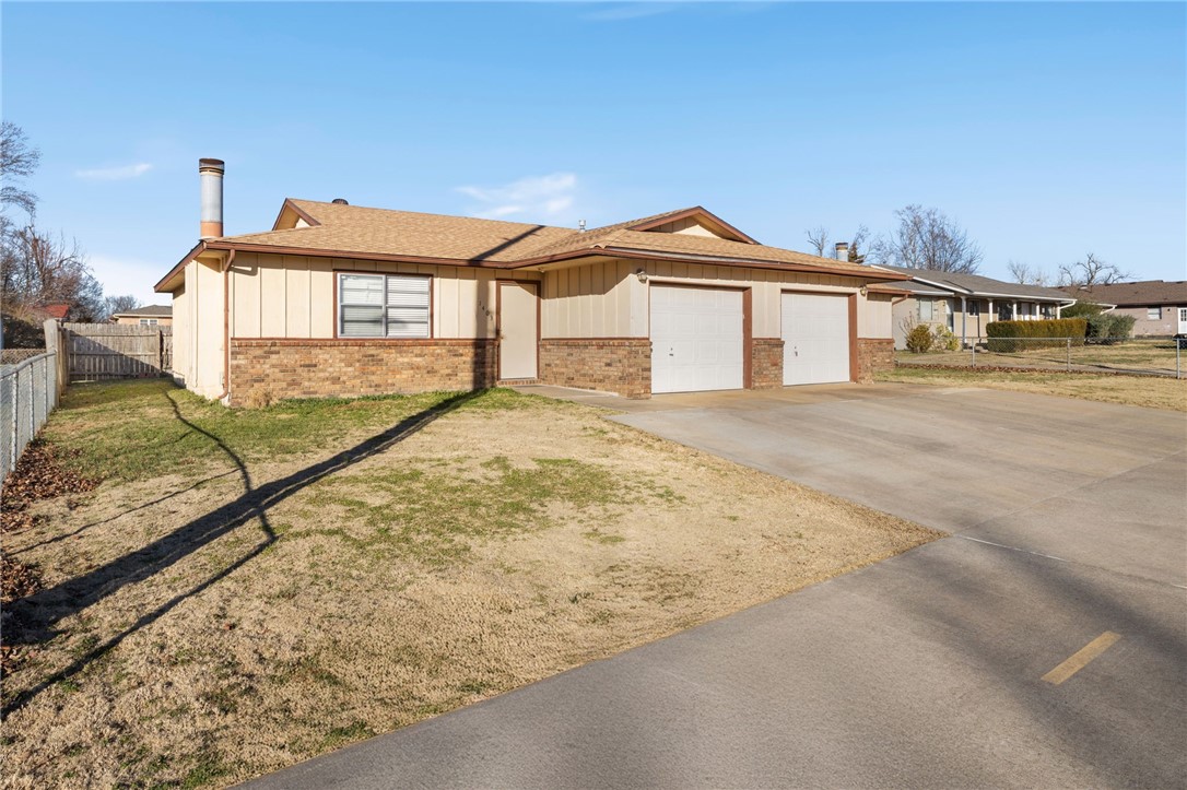 1401/1403 W Price Lane
