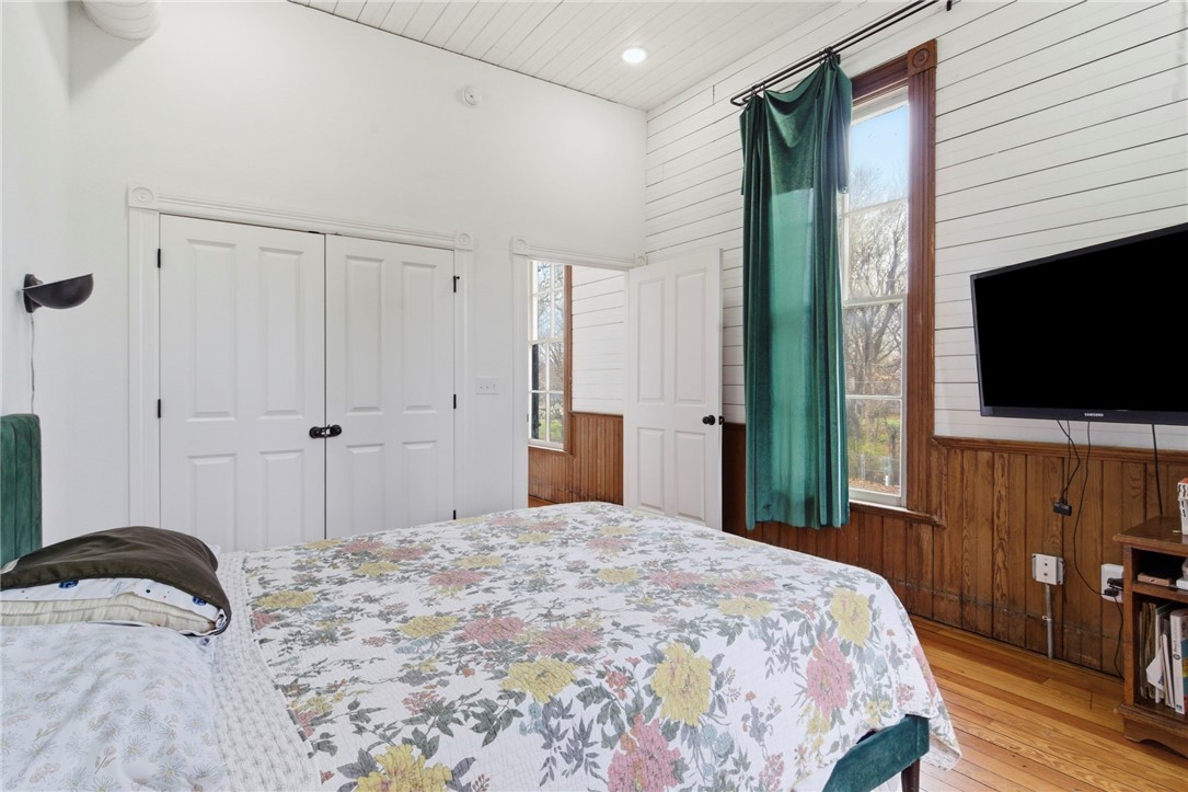 9 Locust Avenue