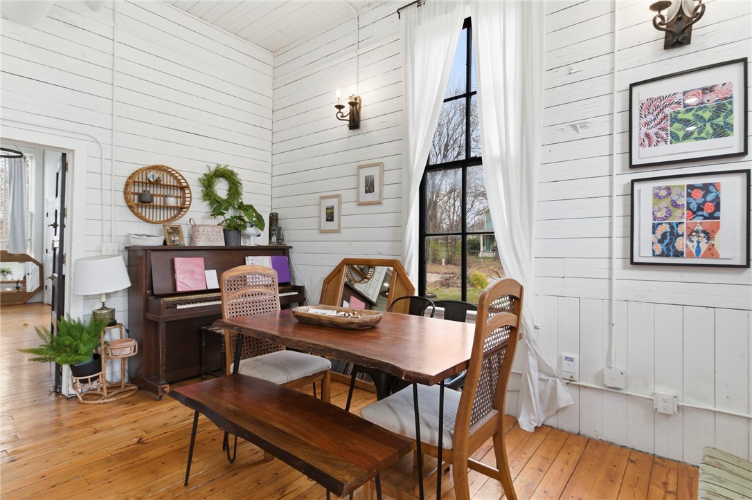 9 Locust Avenue