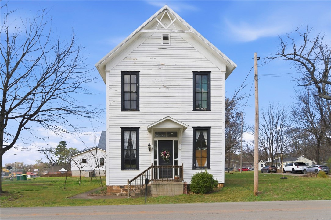 9 Locust Avenue
