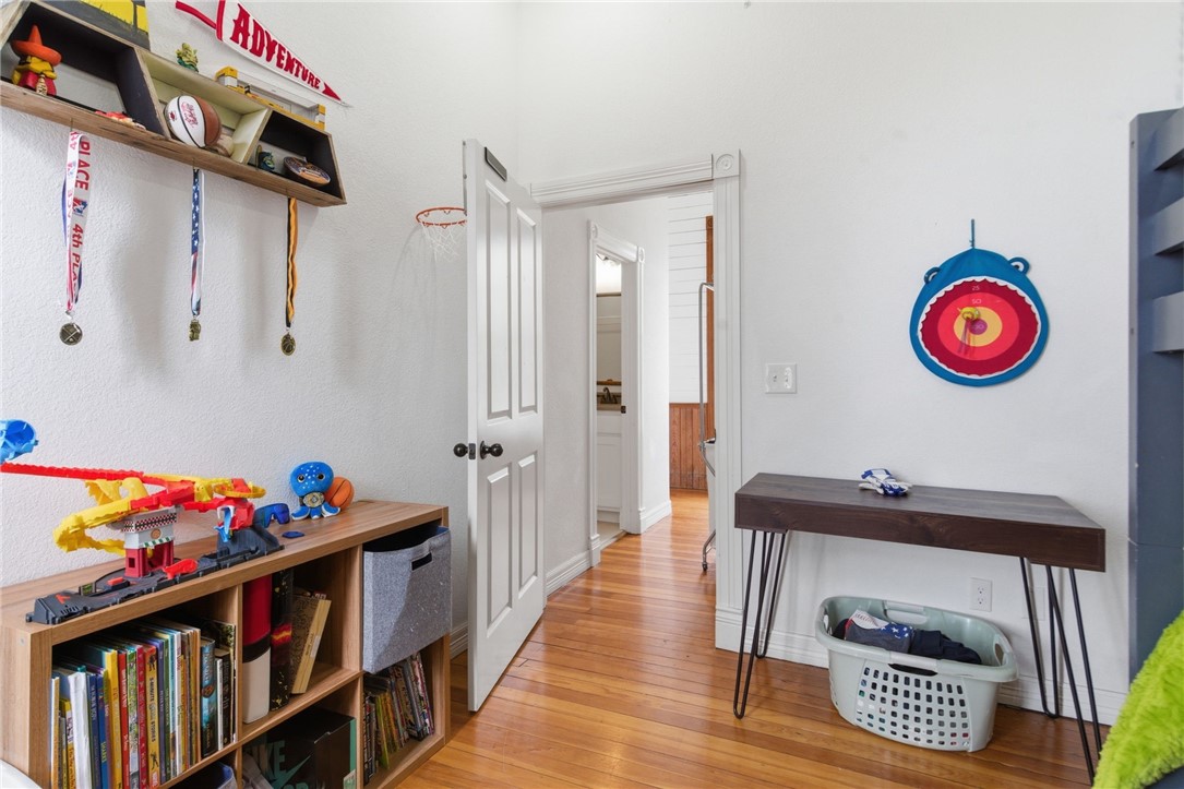 9 Locust Avenue