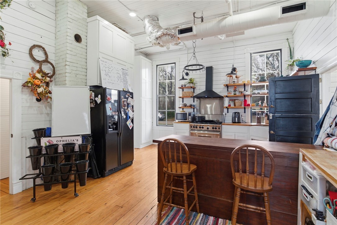 9 Locust Avenue