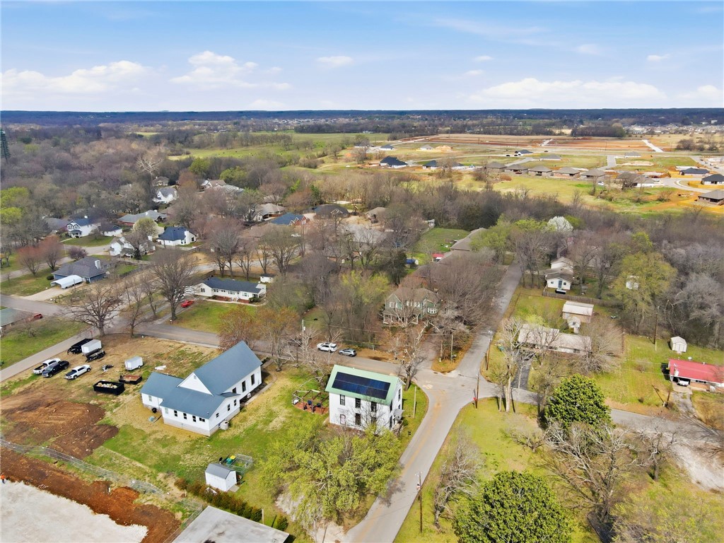 9 Locust Avenue