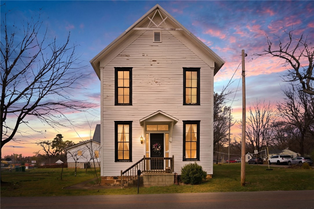 9 Locust Avenue