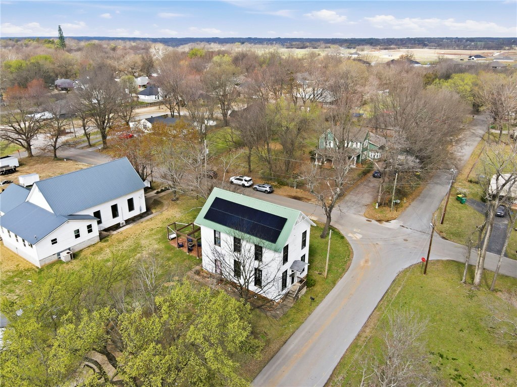 9 Locust Avenue