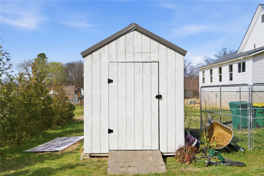 9 Locust Avenue