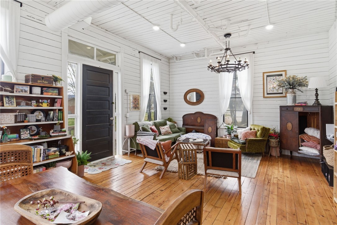 9 Locust Avenue