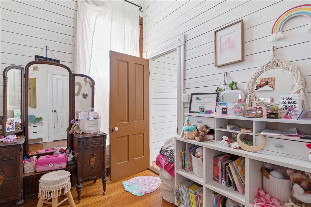 9 Locust Avenue