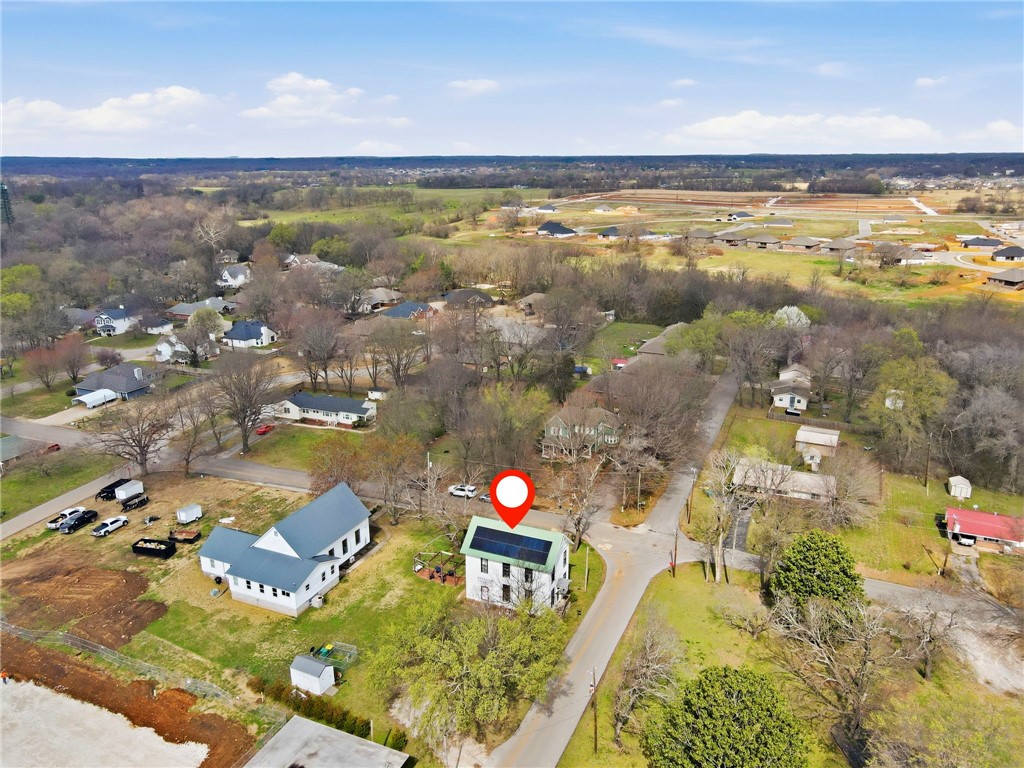 9 Locust Avenue