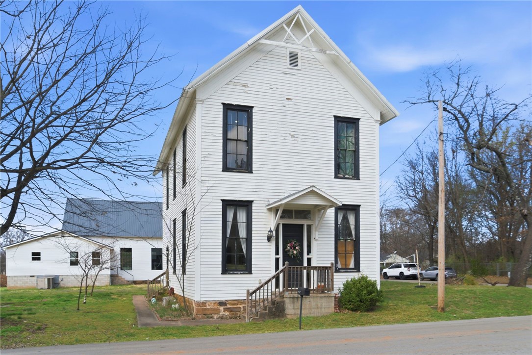 9 Locust Avenue