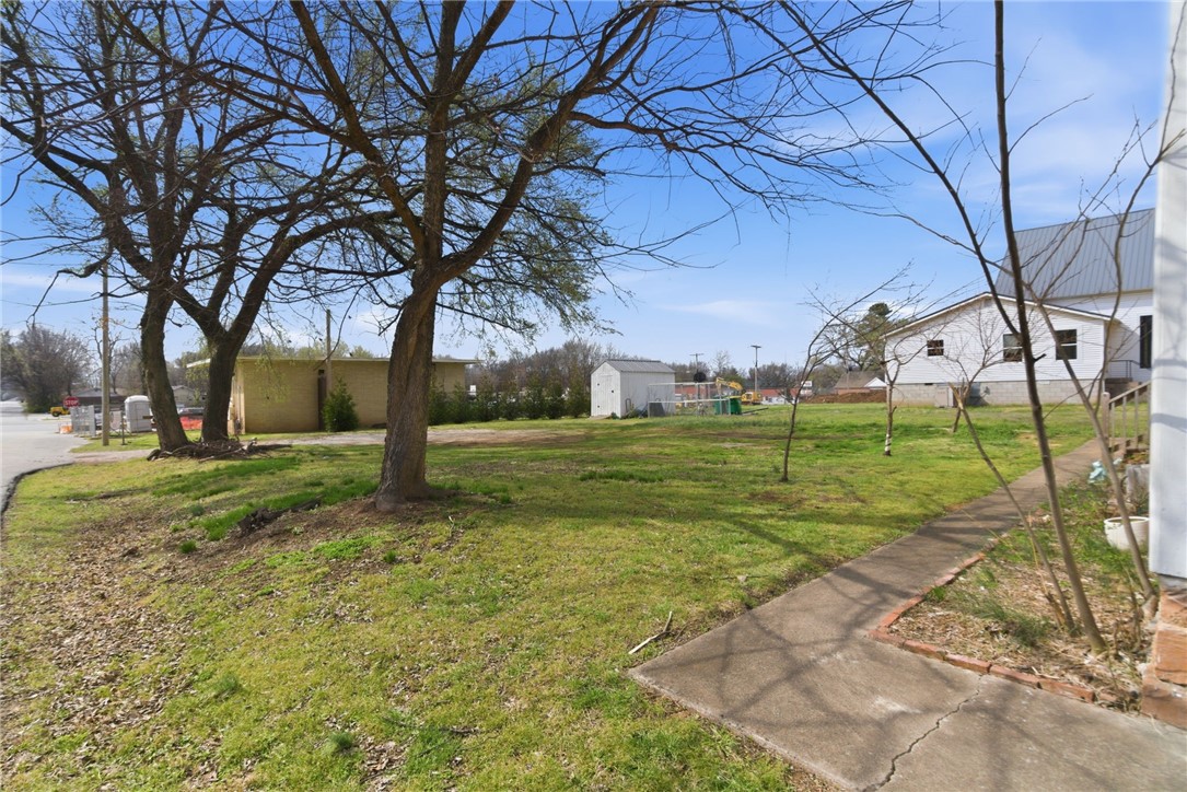 9 Locust Avenue