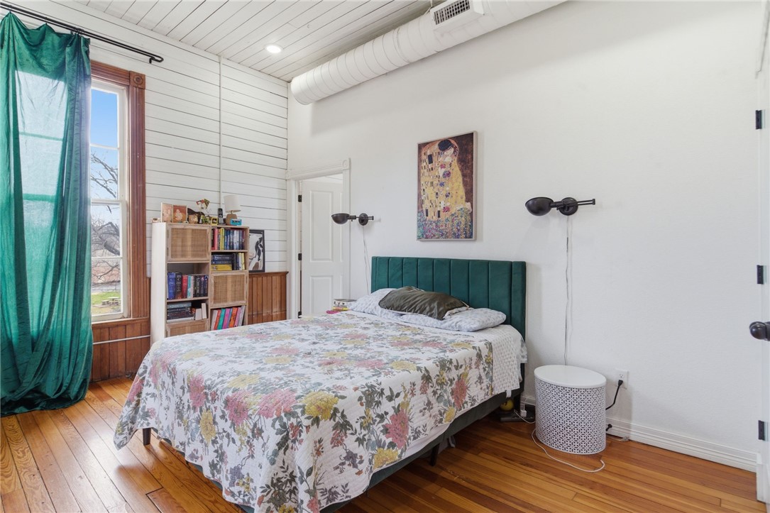 9 Locust Avenue