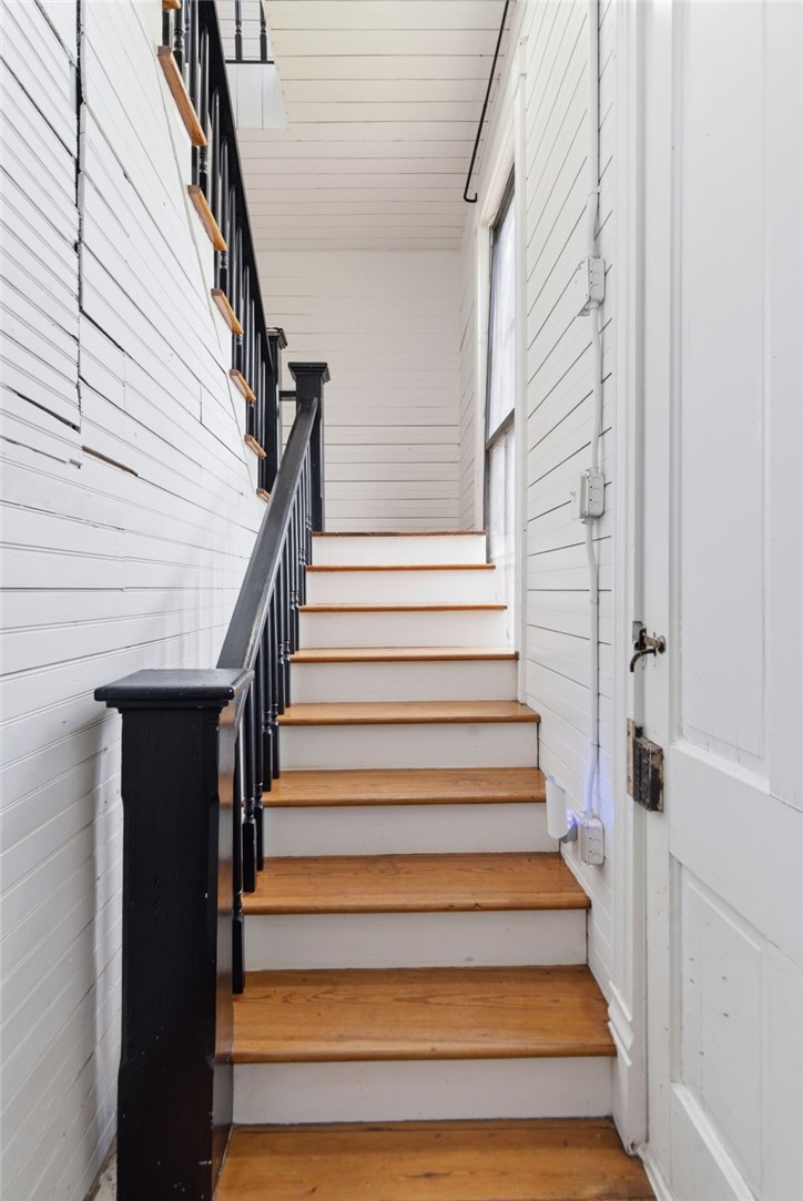 9 Locust Avenue