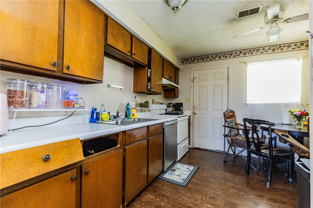 1323, 1325, 1327 Price Lane