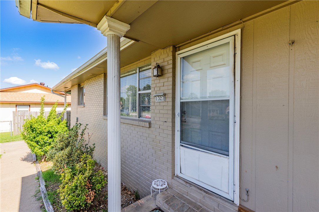 1323, 1325, 1327 Price Lane