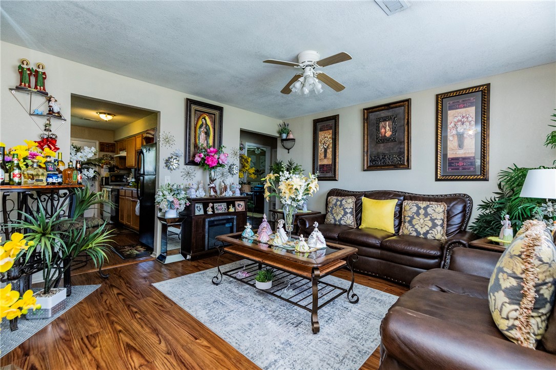 1323, 1325, 1327 Price Lane
