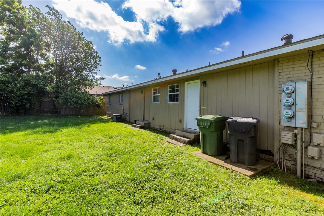 1323, 1325, 1327 Price Lane